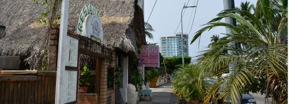 <span class='tit'>RESTAURANTE BAMBU</span> <br /><span class='desc'> </span> UTILIZAN COMO ESTACIONAMIENTO PÚBLICO ÁREAS COMUNES EN EL PARQUE PAPAGAYO