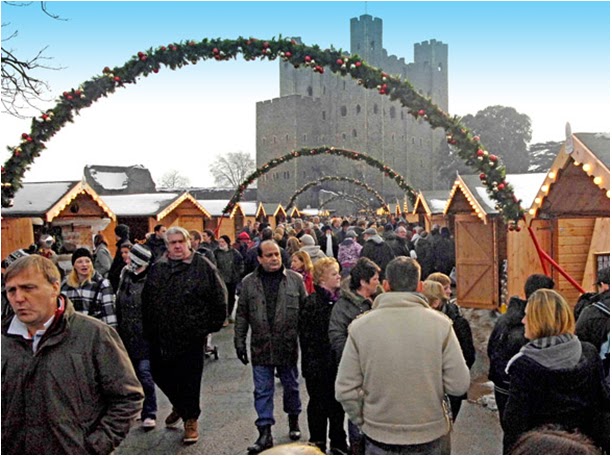 Classic christmas at local shop Bicentenario Dickens: Dickens Christmas Market - Rochester (UK) - 24