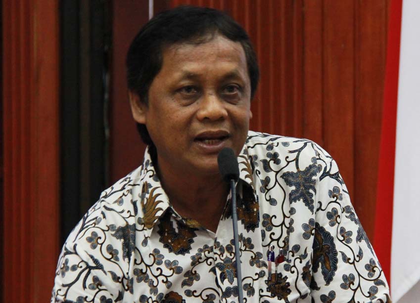 penyair indonesia Biografi Sastrawan Ahmadun Yosi Herfanda