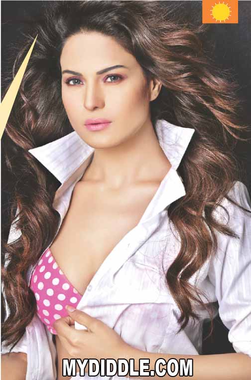 - Veena Malik Latest hot Wallpaper 2012