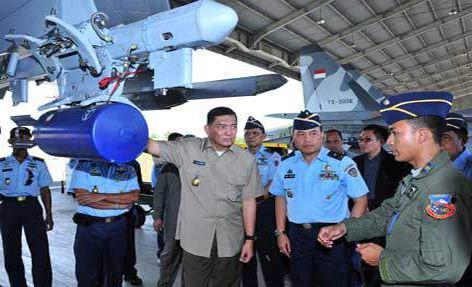 Wamenhan meninjau Skadron 11 Sukhoi di Makassar