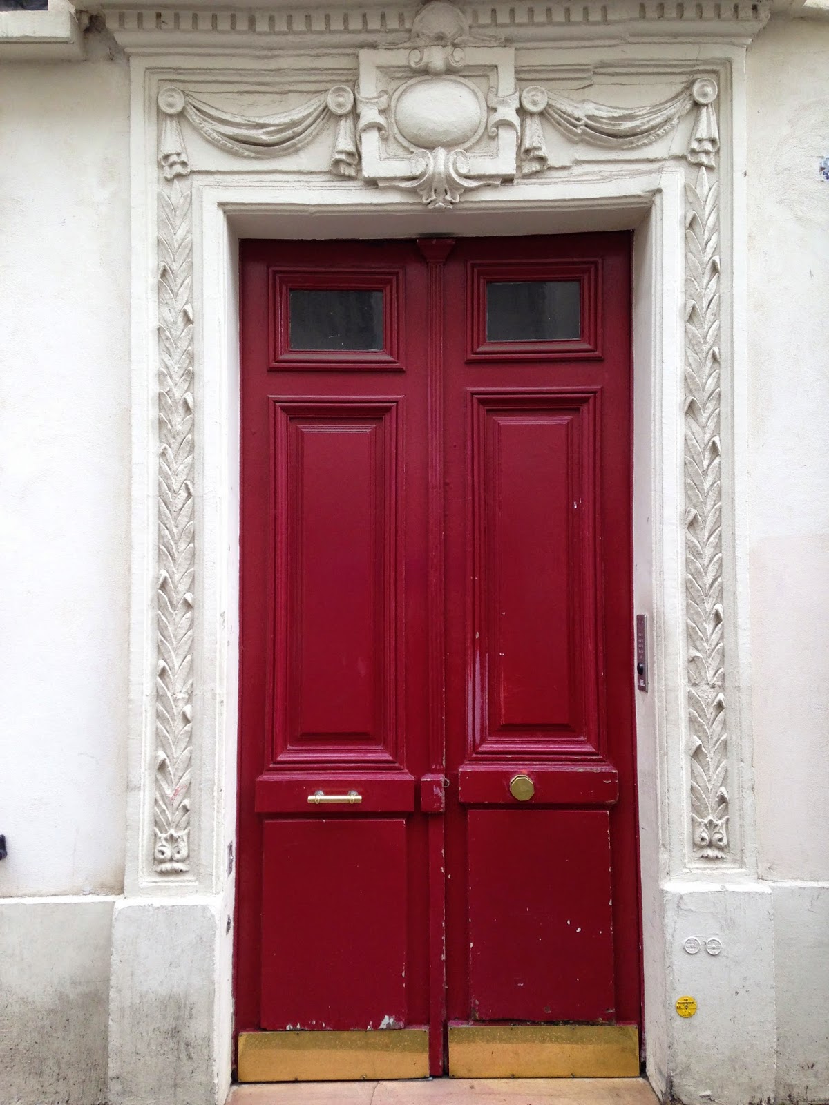 1600 #731323 Typical Parisian (or W. European) Front Door. Doorknobs Are In The wallpaper European Front Doors 46251200