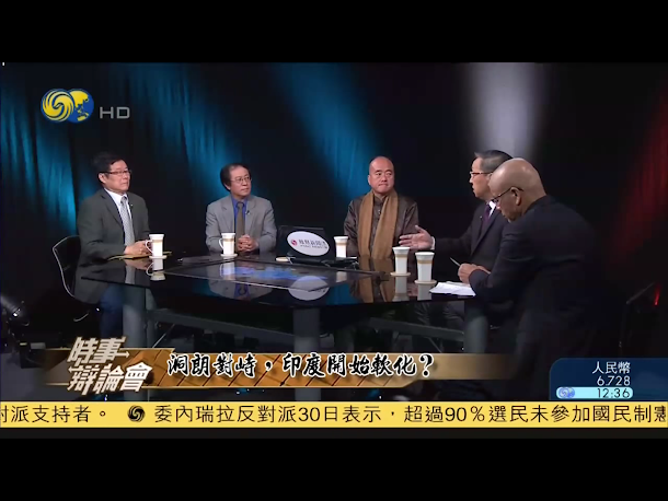 《鏘鏘三人行》是 1998 年開播的鳳凰衛視知名談話節目之一,主持人爲竇文濤,節目話題廣泛,尺度較內地寬鬆,觀衆評價甚高。 《鏘鏘三人行》是 1998 年開播的鳳凰衛視知名談話節目之一,主持人爲竇文濤,節目話題廣泛,尺度較內地寬鬆,觀衆評價甚高。