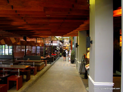 Jajaran kafe dan restoran PVJ Jajaran kafe dan restoran PVJ