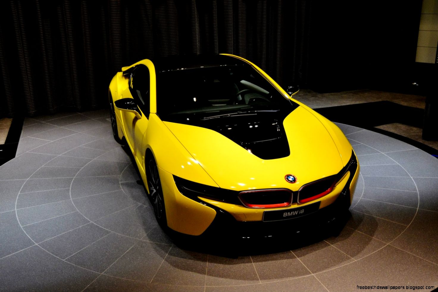BMW i8 Wears a Yellow Suit with Red Accents BMW i8 Wears a Yellow Suit with Red Accents