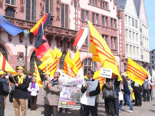 Diễn đan Ctm đức Quốc Quốc Hận 30 04 11 Tại Frankfurt