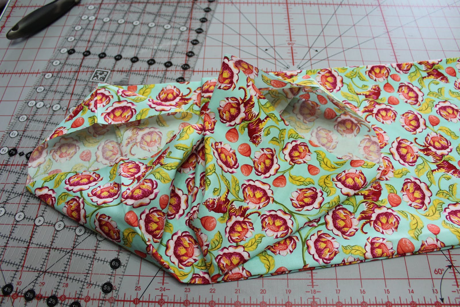 Feather Quilts Infinity Scarf Tutorial