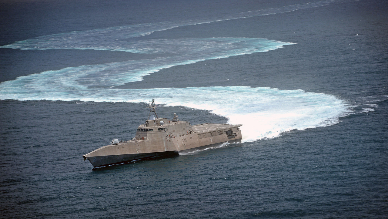 http://3.bp.blogspot.com/-tGf3jB7v70Q/UfGvOG9ry_I/AAAAAAAAbS8/sjHnU5W50ao/s1600/littoral+combat+ship+USS+Independence+(LCS+2)+demonstrates+its+maneuvering+capabilities+Pacific+Ocean+coast+of+San+Diego.+UNITED+STATES+NAVY+USN+EXPORT+MISSILE+FIRED+SAM+ANTISHIP+MGM+(3).jpg