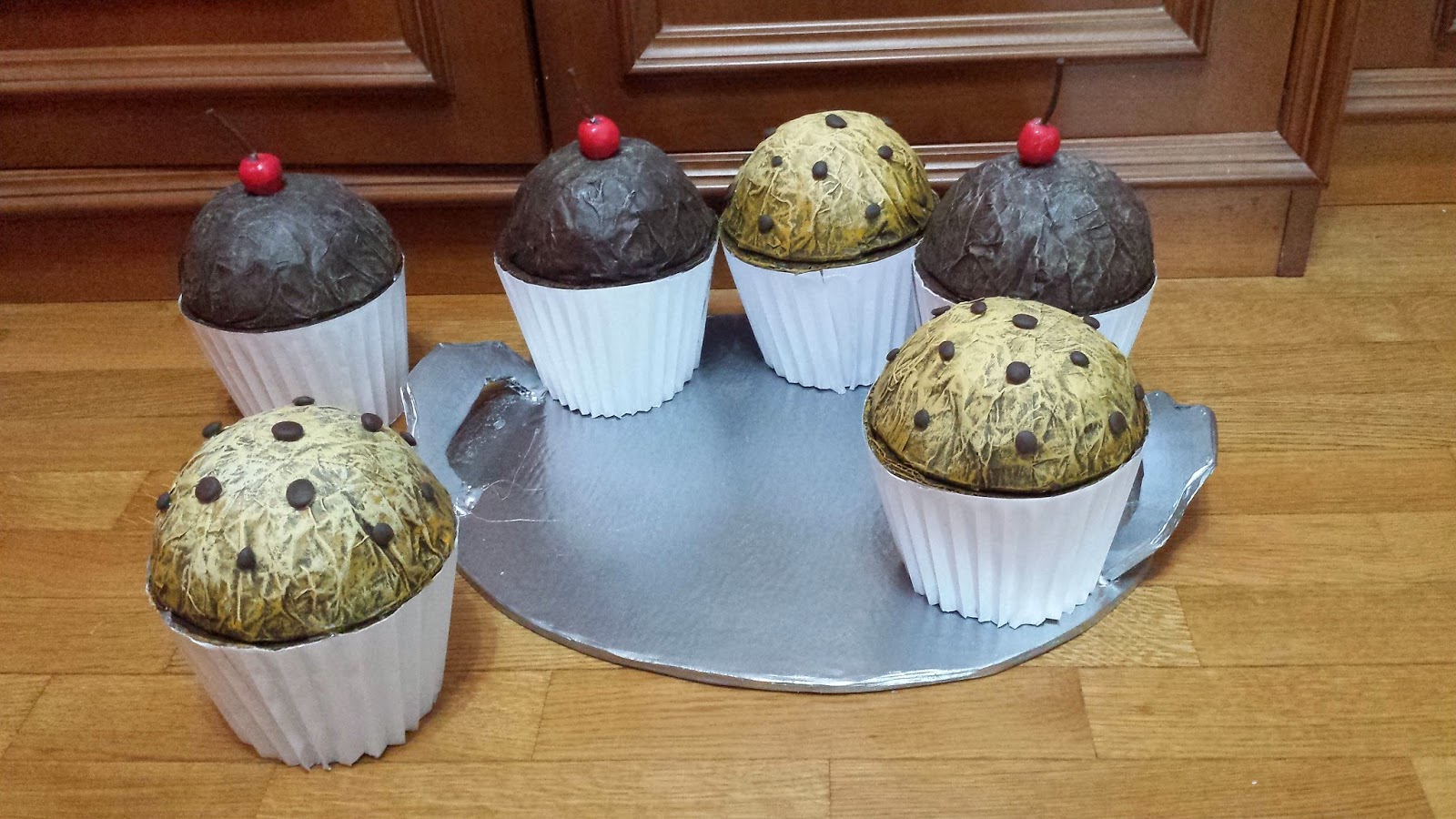 E Tu Scrivimi Scrivimi Se Ti Viene La Voglia Siland Arte Creativa (Andrea Parisi): Elementi scenici Muffin giganti