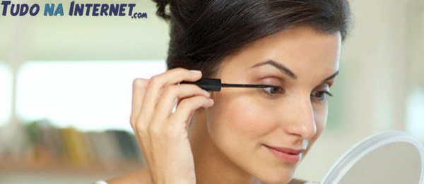 Soluções rápidas para problemas comuns de beleza - Cílios grudados e pelotas rímel Soluções rápidas para problemas comuns de beleza - Cílios grudados e pelotas rímel