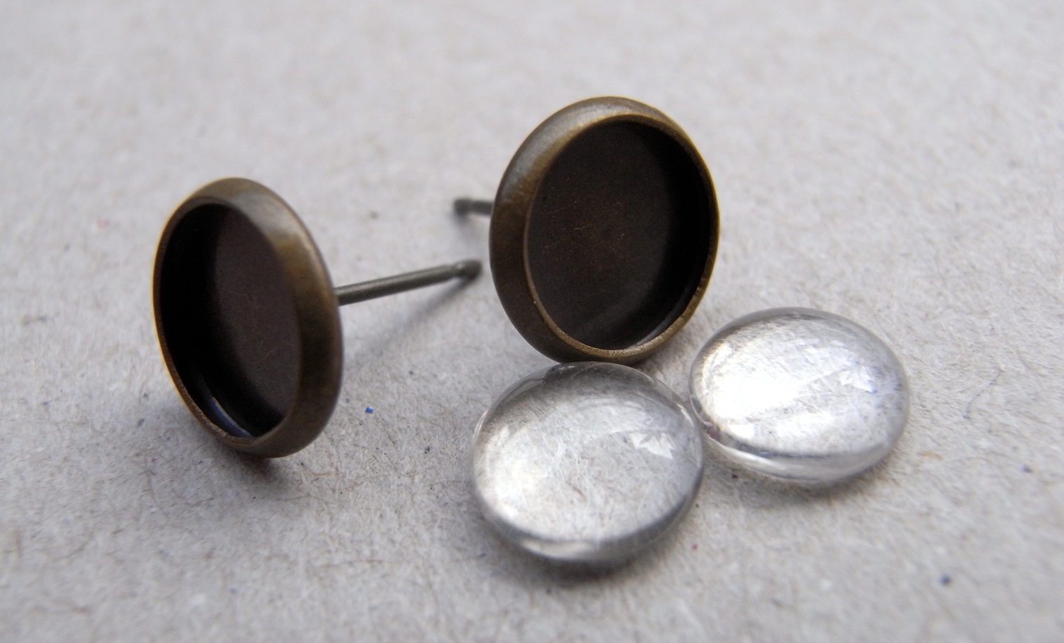 saraccino Sparkling! Make your own earrings studs (without any