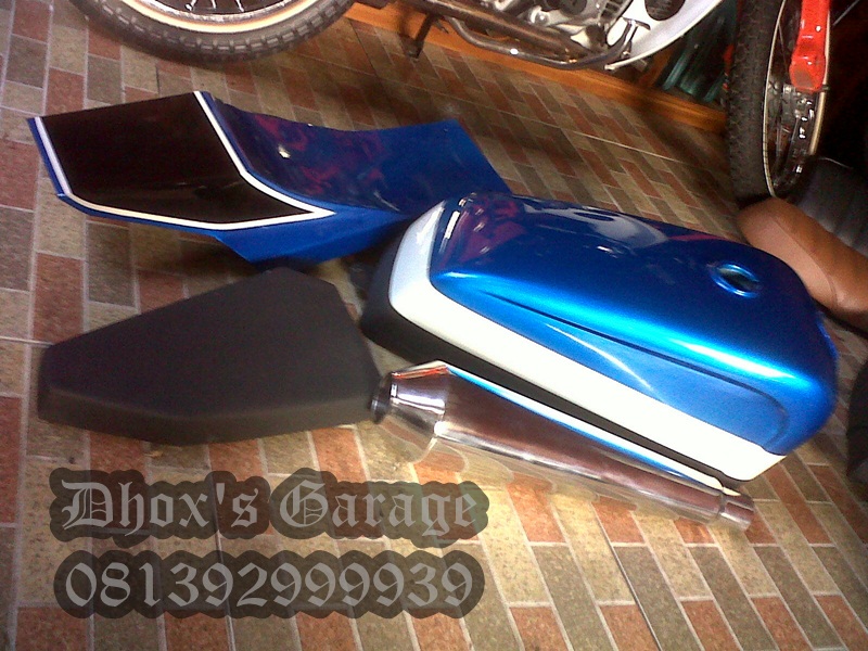 Tangki Universal Segala Aliran dari Flat Tracker, Caferacer maupun title=