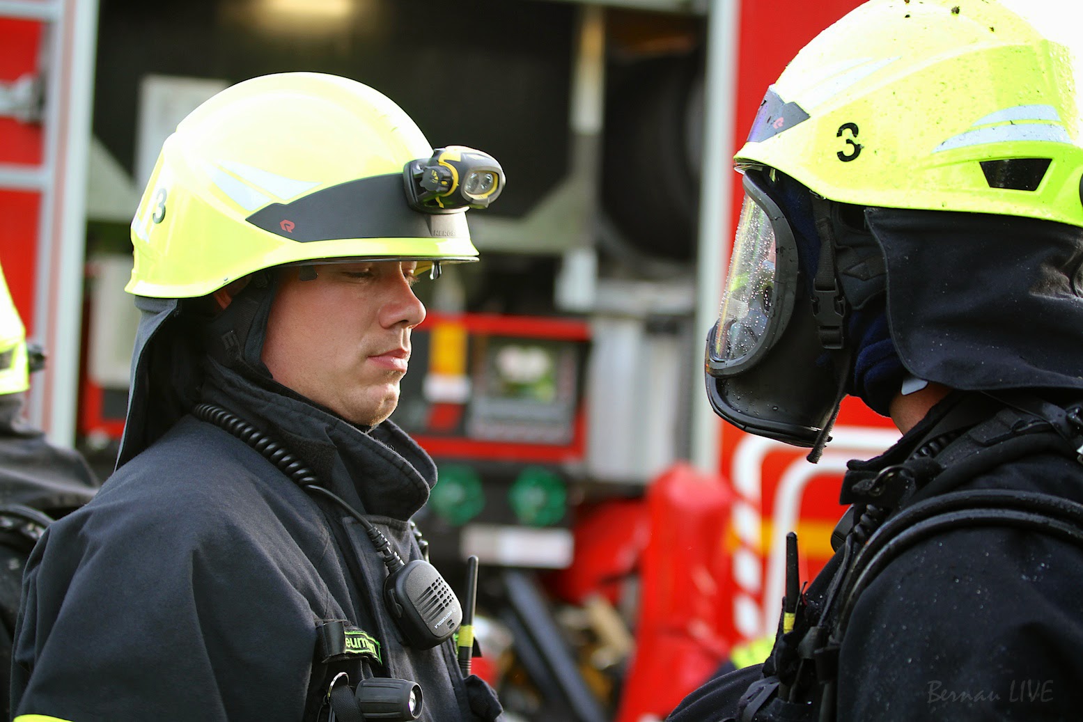 Bernau: Grosseinsatz der Feuerwehr - Bungalow Brand... 76 Bernau LIVE - Dein Stadtmagazin für Bernau bei Berlin