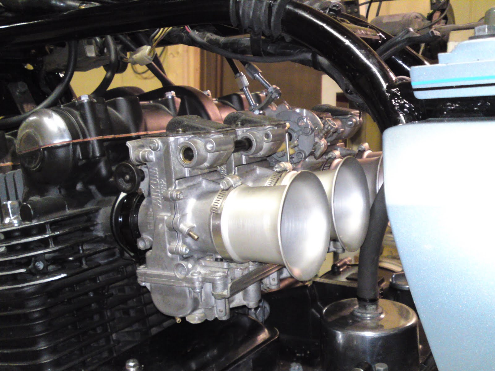 Yellow Garage: Z1R キャブレター交換 MIKUNI TM36