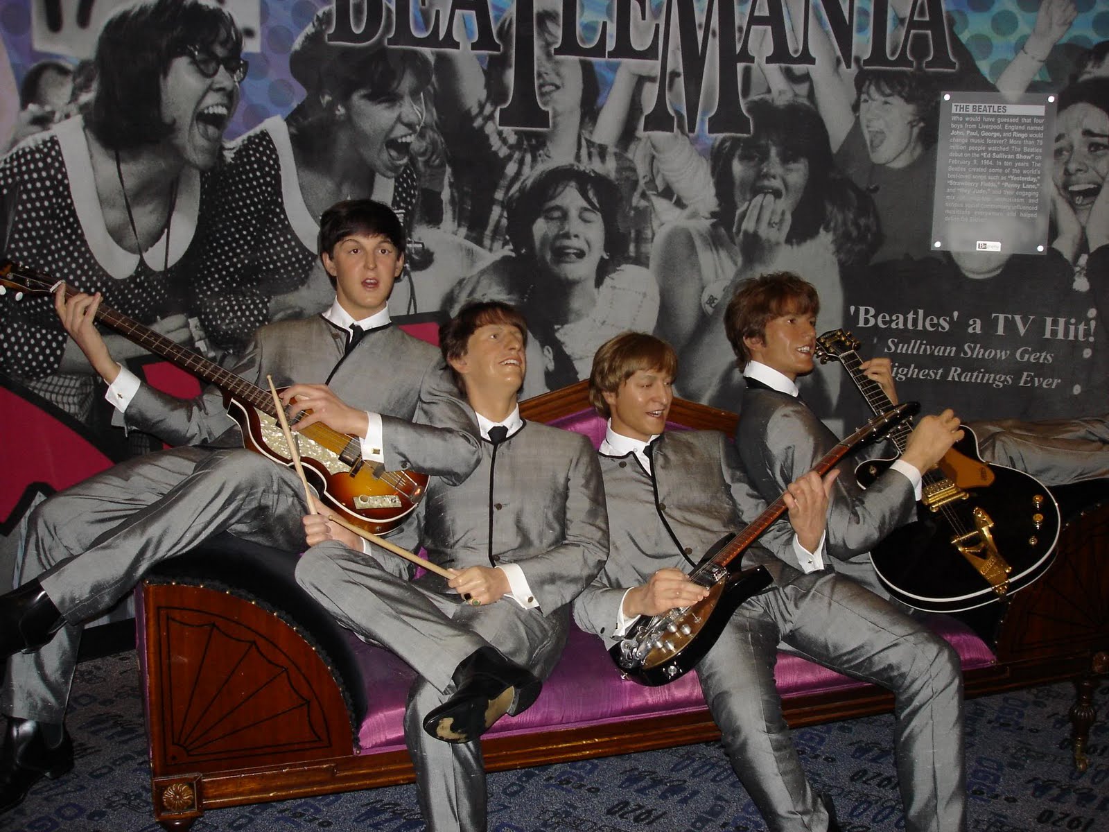 http://3.bp.blogspot.com/-tNaiqajep_w/TePNxFsn3ZI/AAAAAAAABTc/KIw1YQwEGBw/s1600/01tussaudB.jpg