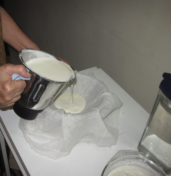 Aksharadhool Making Soya milk at home