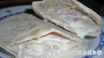 Pan De Pita Con Jamón Y Queso
