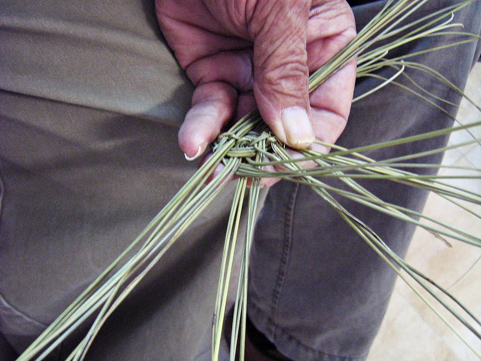 Weaving esparto grass