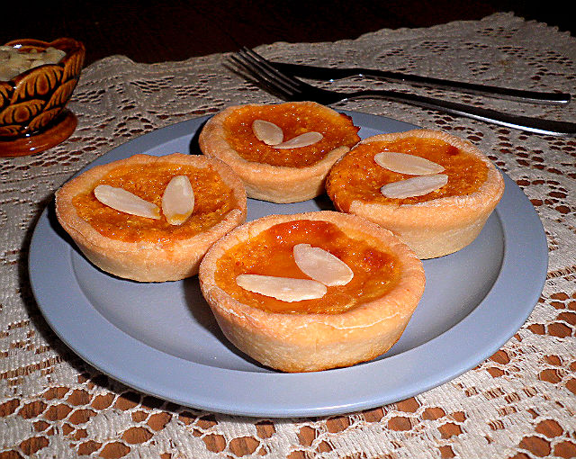 TREAT & TRICK YEAST PIE CRUST