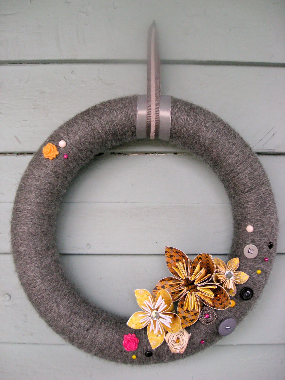 goldiecar designs How To Yarn Wreath (Part 3 Decorating!!!)