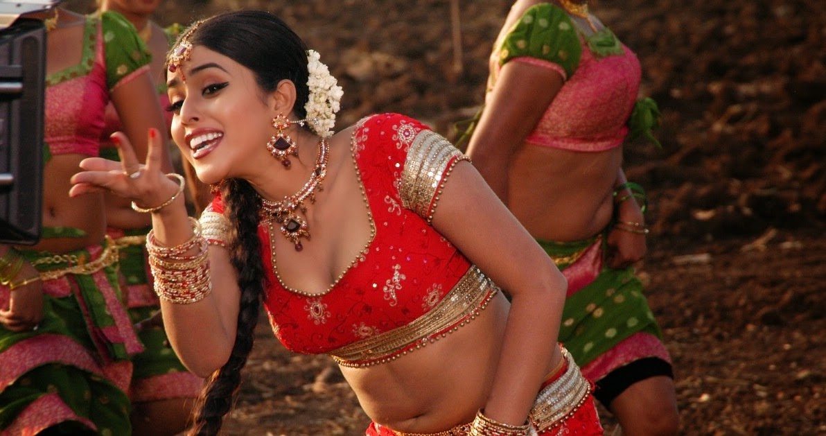 poorna-hot-navel-show-in-high-resolution