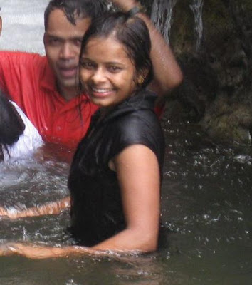 indian girls in waterpark wet and hot thanks to exbii