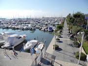 On the way to the old town of Alcudia, we took a detour towards the leisure . (port d'alcudia )