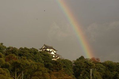 彦根城にかかる虹