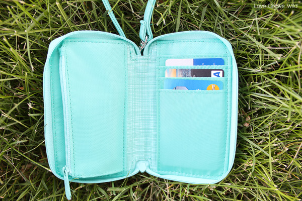 Pack the perfect picnic with totes and accessories from Thirty One!