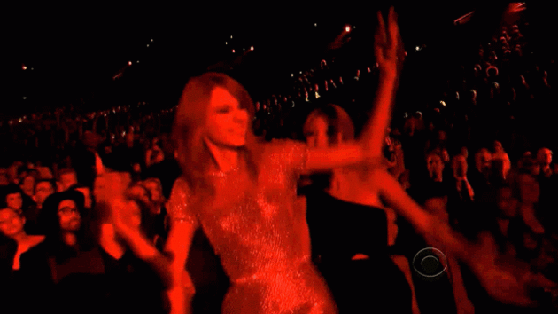 taylor-swift-dancing-at-the-grammys.gif