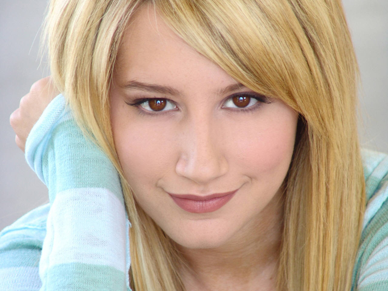 Ashley Tisdale Wallpapers