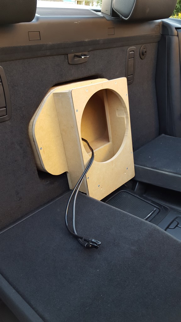 How to maintain boot space in E93 utilizing the ski hatch for a subwoofer