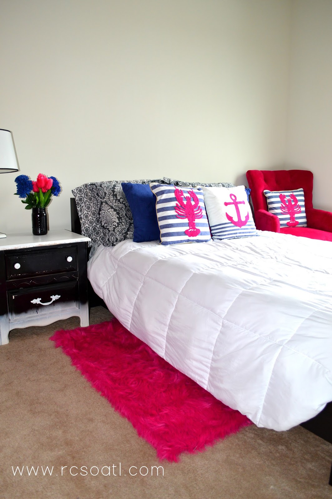 Real College Student of Atlanta My new room! {Hot pink and blue
