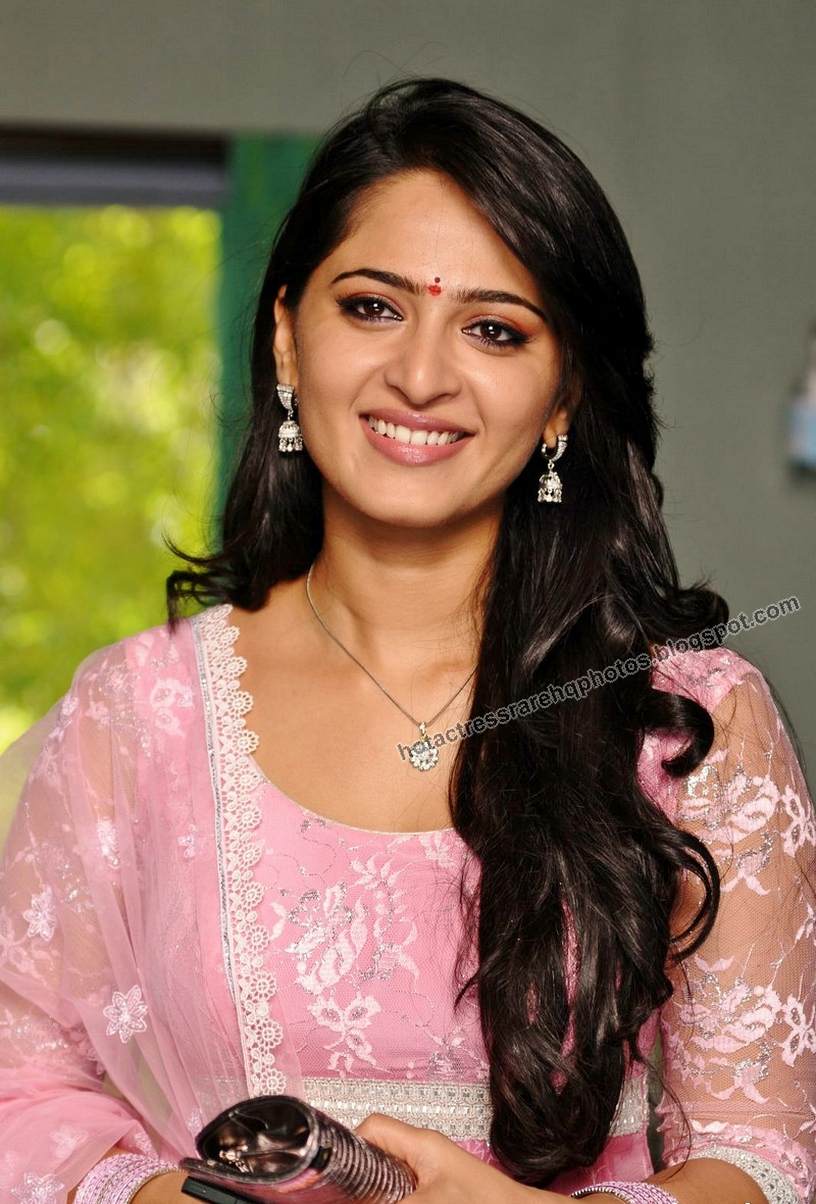 Download this Telugu Actress Anushka... picture