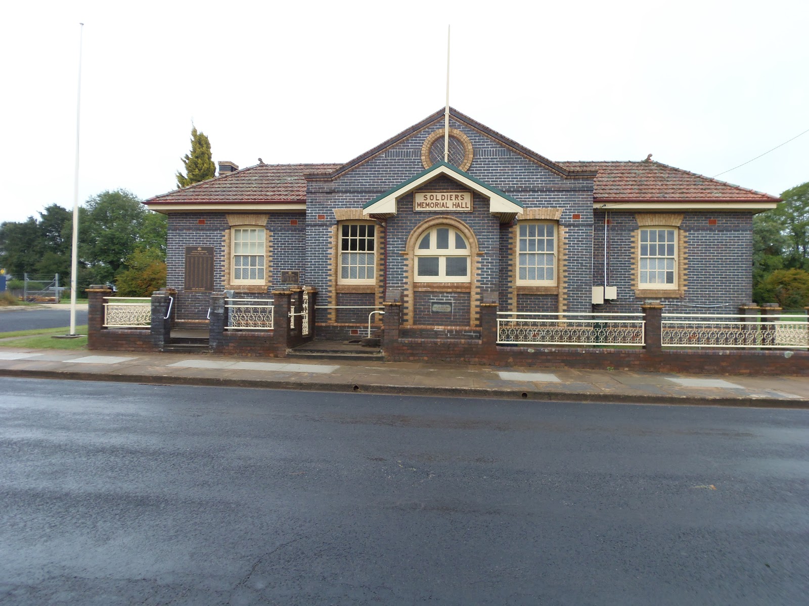 Solo Steve On The Road GUYRA NSW AND THE MOTHER OF DUCKS LAGOON