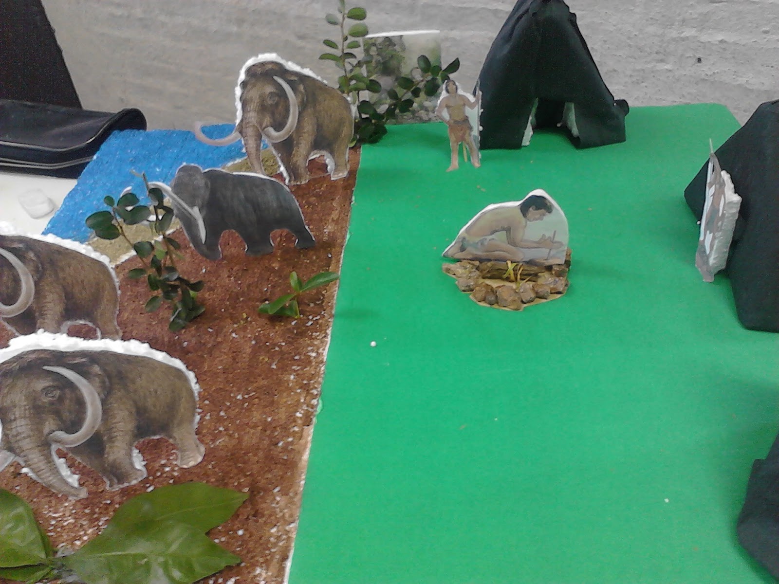 Tras las huellas del pasado Maquetas PaleolíticoNeolítico