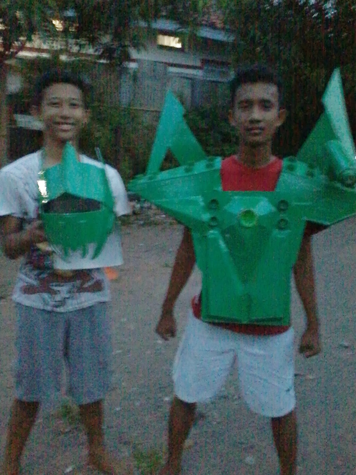 Hasil Karya dari Karton Pembuatan Baju Robot dari KARTON..