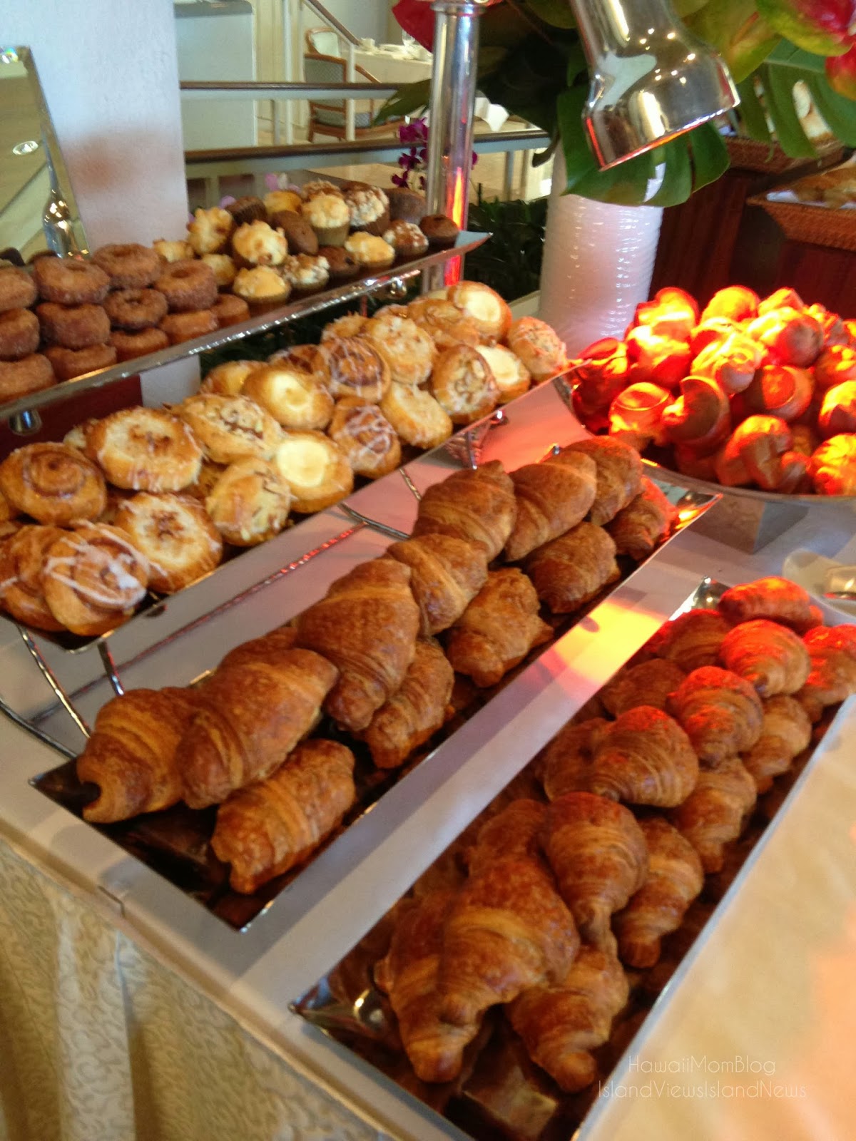 Hawaii Mom Blog Orchids Sunday Brunch