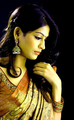 Tamil Actress VijayaLakshmi in Saree Photos