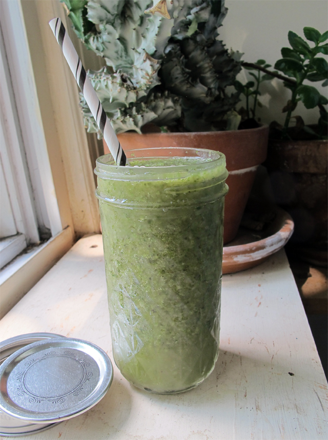 meadows cooks healthy recipes apple, lettuce and basil smoothies {