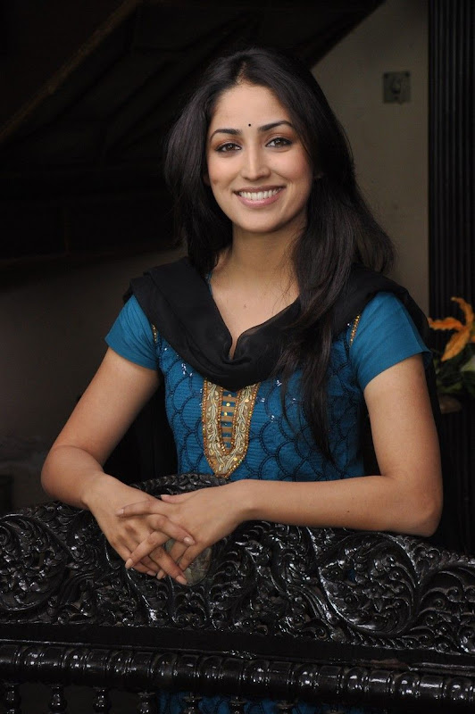 Yami Gautham  Telugu Actress Latest Movie StillsWallpapers cleavage