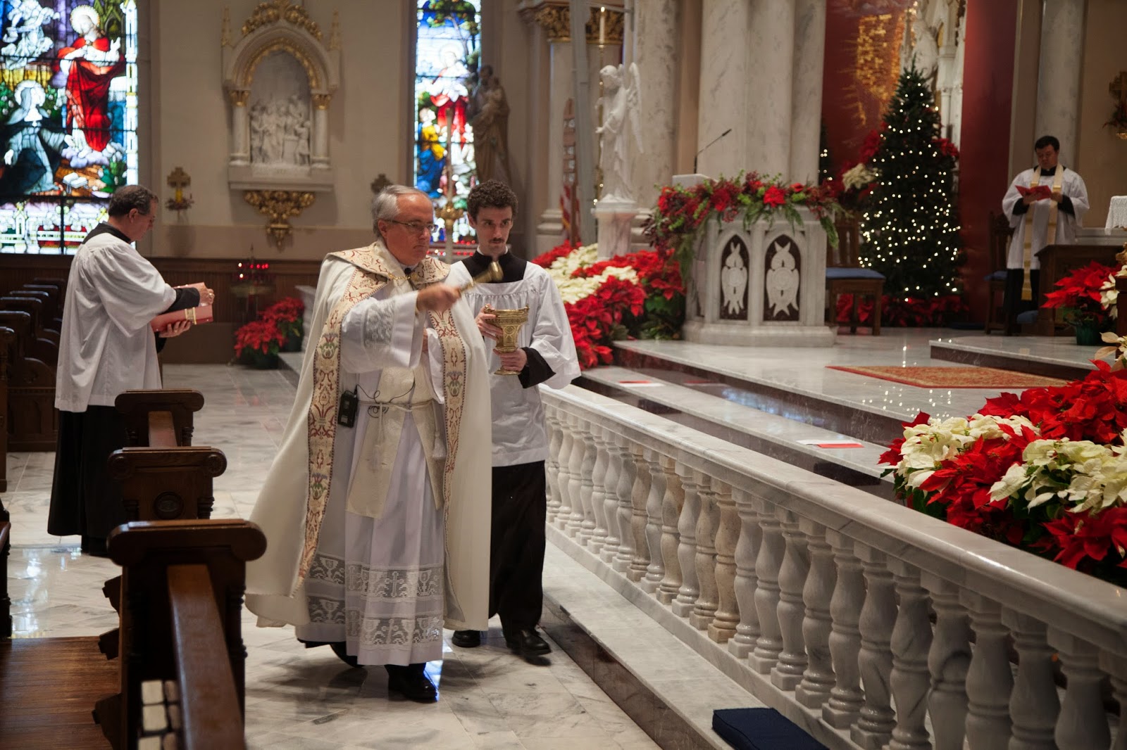 southern orders KNEELING AT THE ALTAR RAILING FOR HOLY COMMUNION EVEN