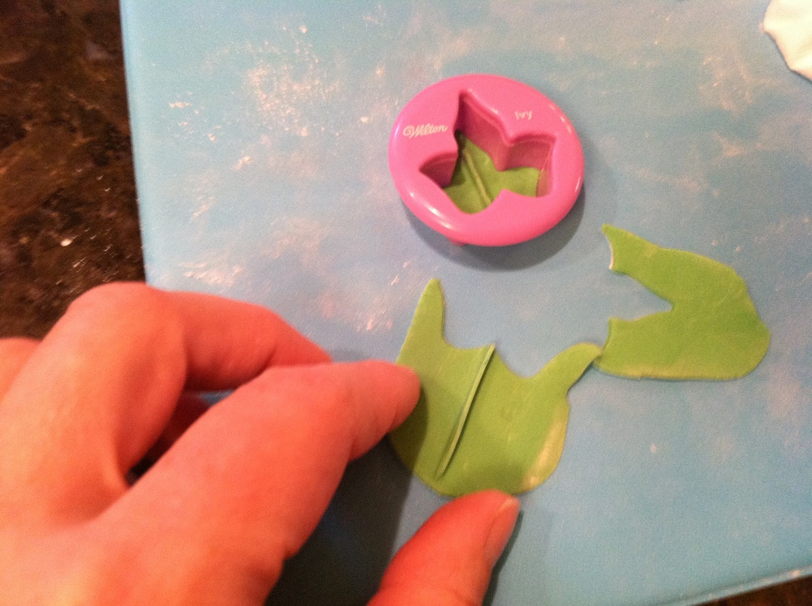 The Iced Queen Gum Paste Ivy from Wilton Course 4