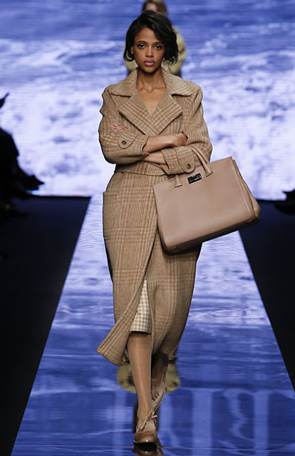 A mulher elegante de Max Mara - Outono Inverno 2015/16