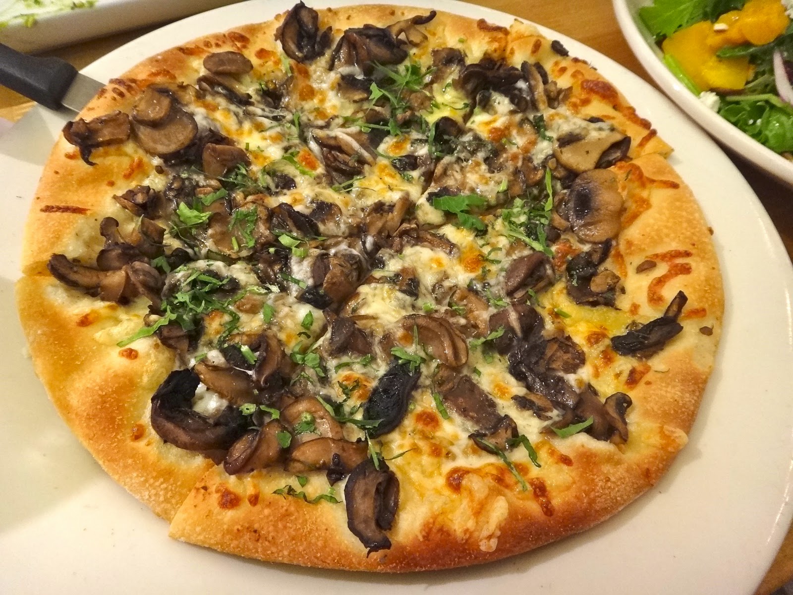 The FashionablyForward Foodie California Pizza Kitchen (Kahala Mall)