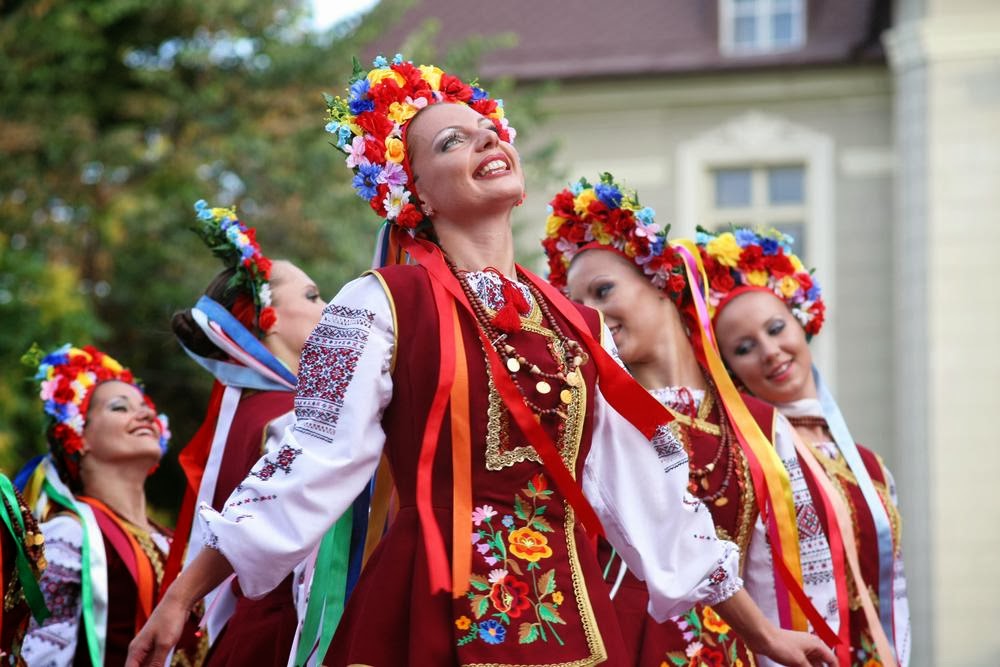 ukraine ukrainian culture tradition cultural heritage festival minsk clothing christmas customs folk hosts typical girls brides celebrations costumes holidays religion