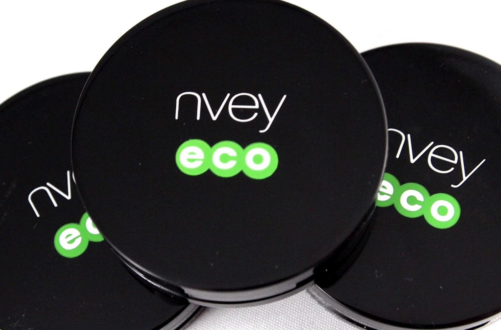 Kaylin's Kit Review NVEY ECO Organic Eyeshadow and Cake Eyeliner