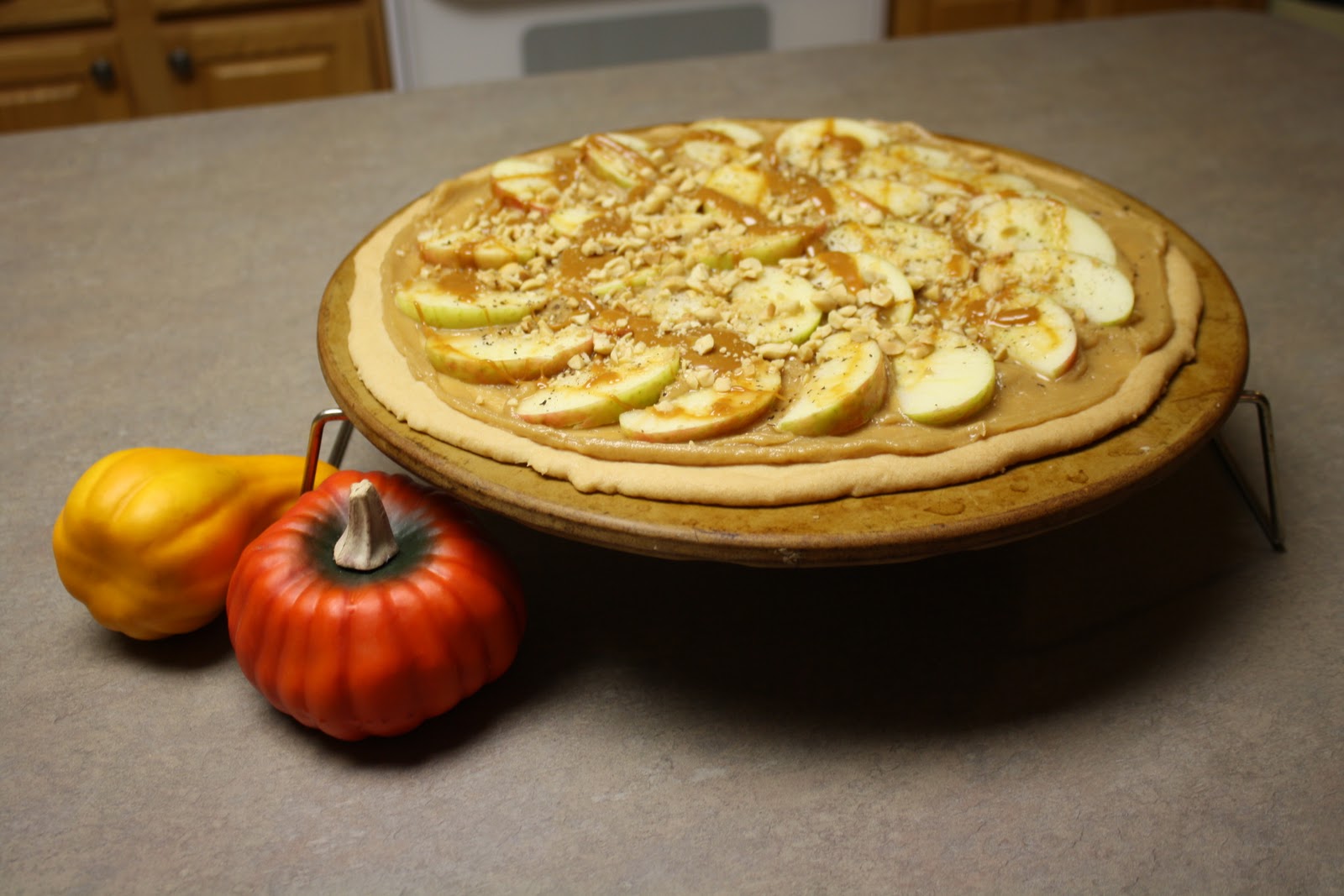 PAPERCUTIES CARAMEL APPLE DESSERT PIZZA
