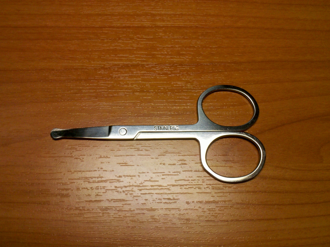 All about basic กรรไกรตัดขนจมูก vs เครื่องตัดขนจมูก (Ear & Nose