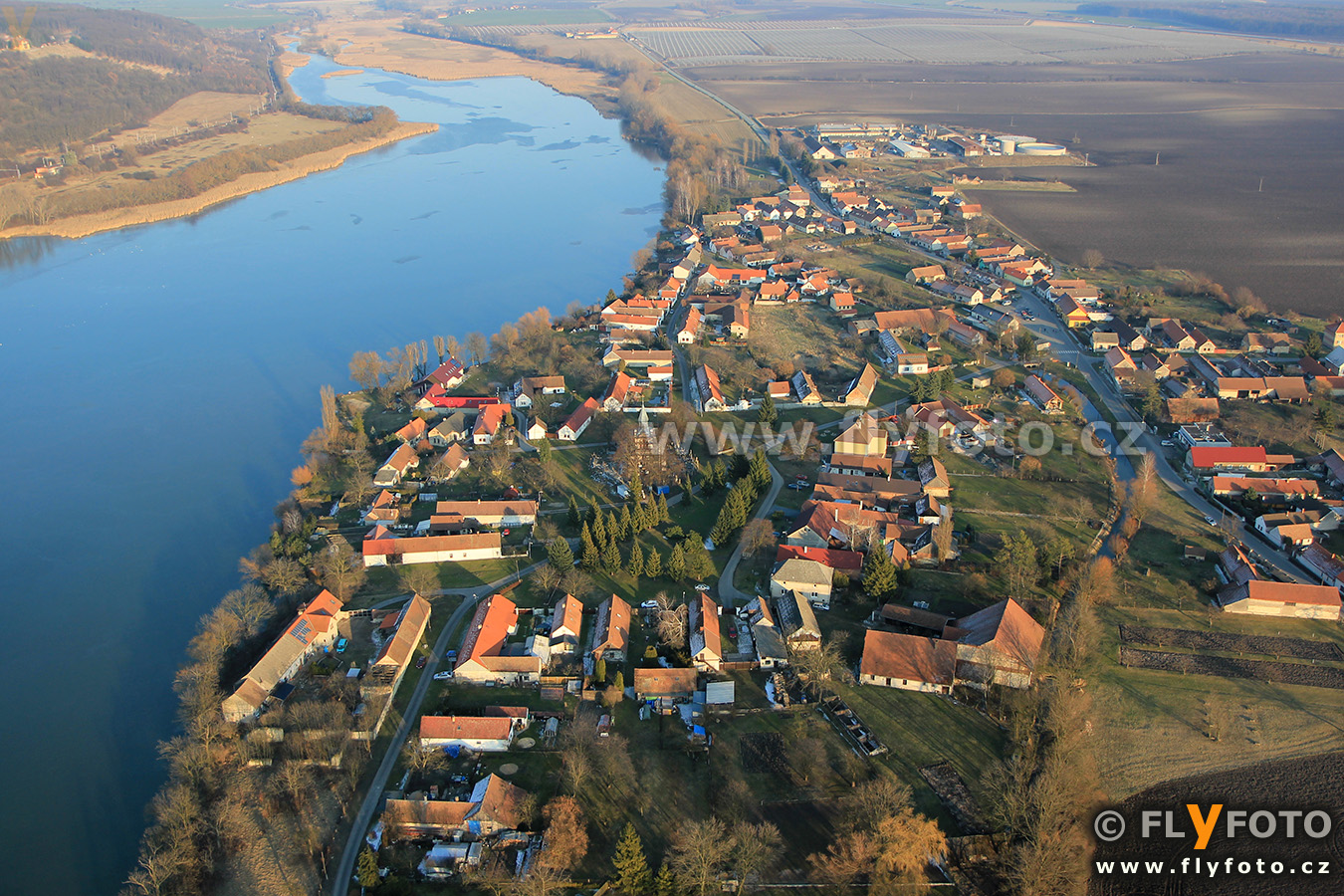 FLyFOTO letecká fotografie a video Choťovice
